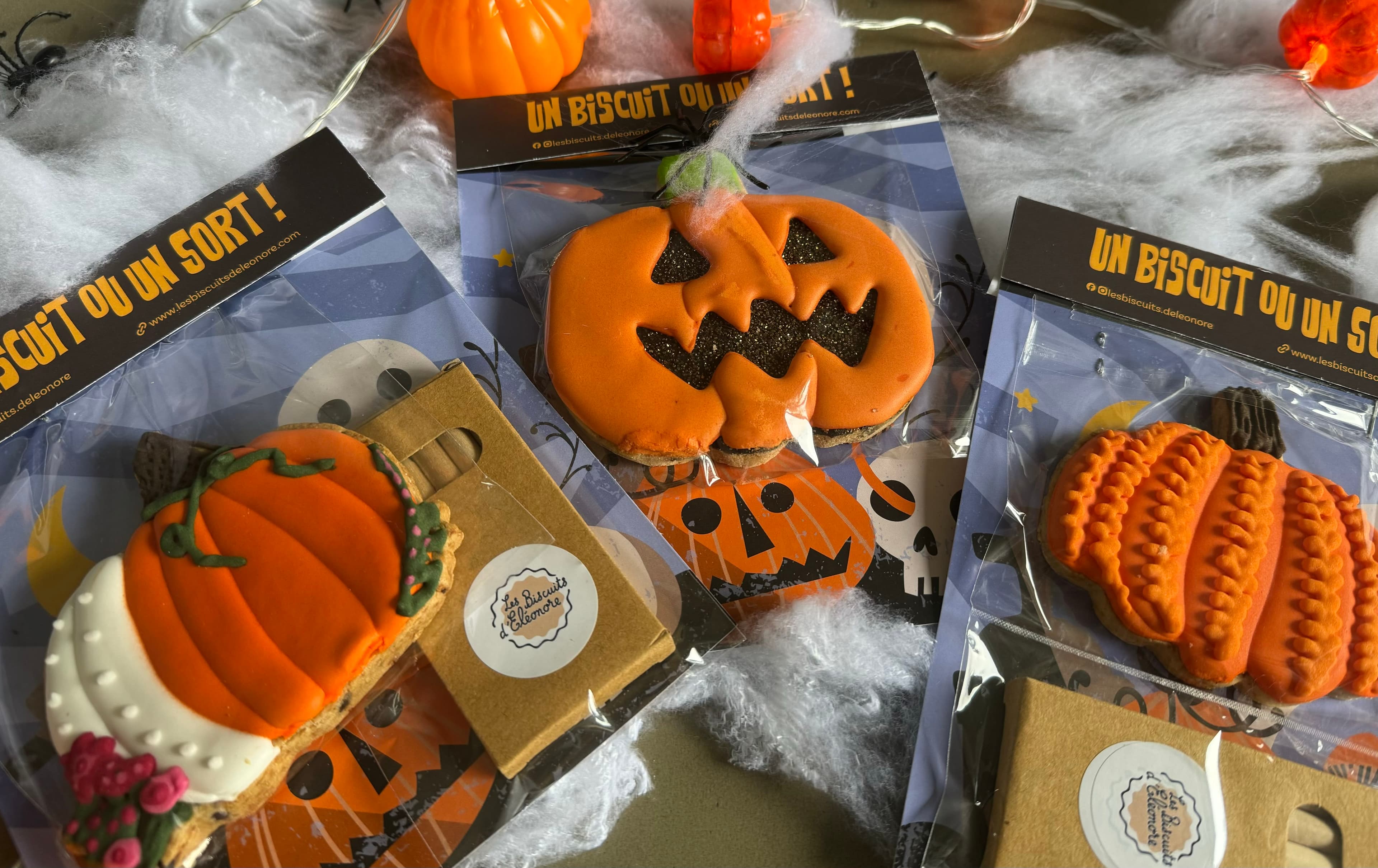 biscuit avec coloriage à l'arrière, thème halloween