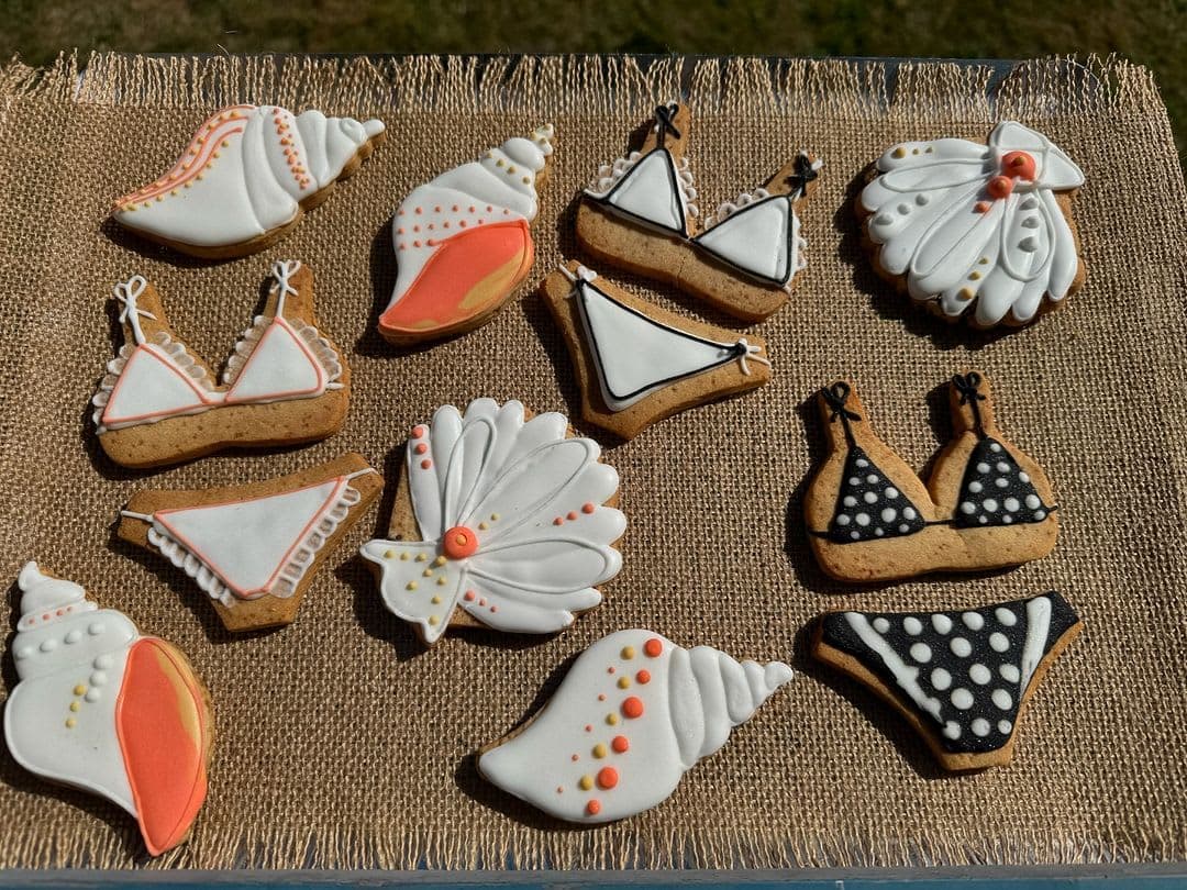 Biscuits coquillage et maillot de bain