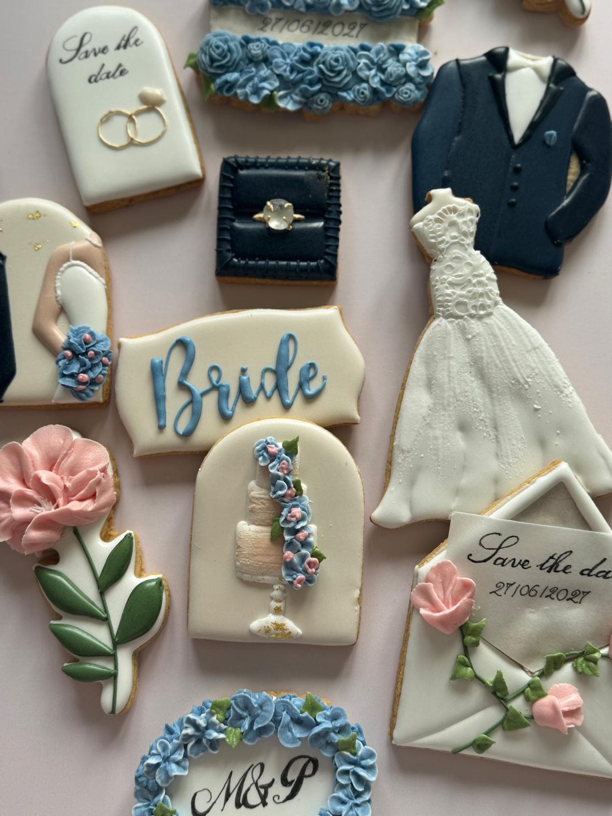 biscuit mariage, robe de marié, fleurs, bague, alliance, costard,bride, save the date