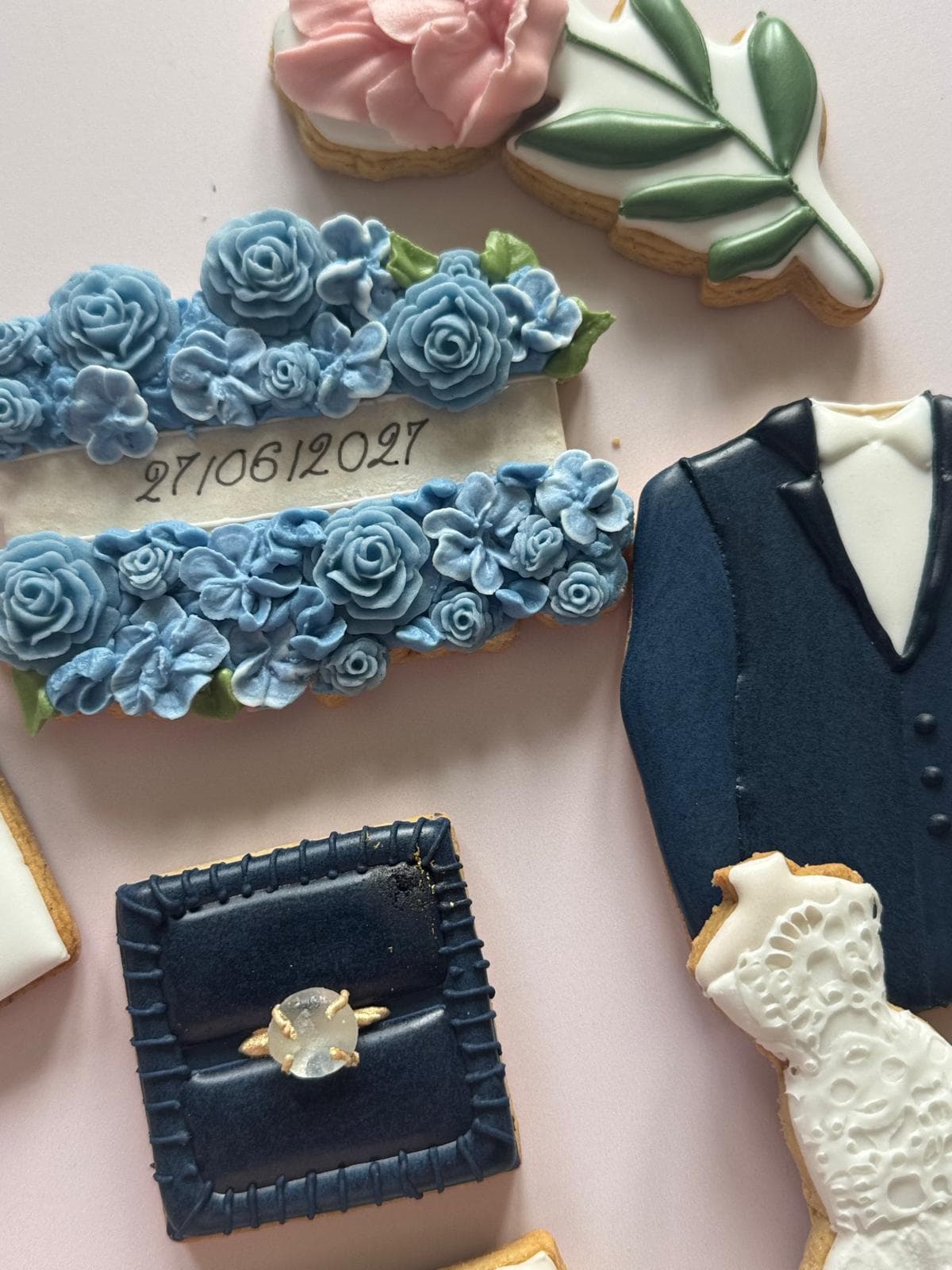 biscuit mariage, robe de marié, fleurs, bague, alliance, costard,bride, save the date